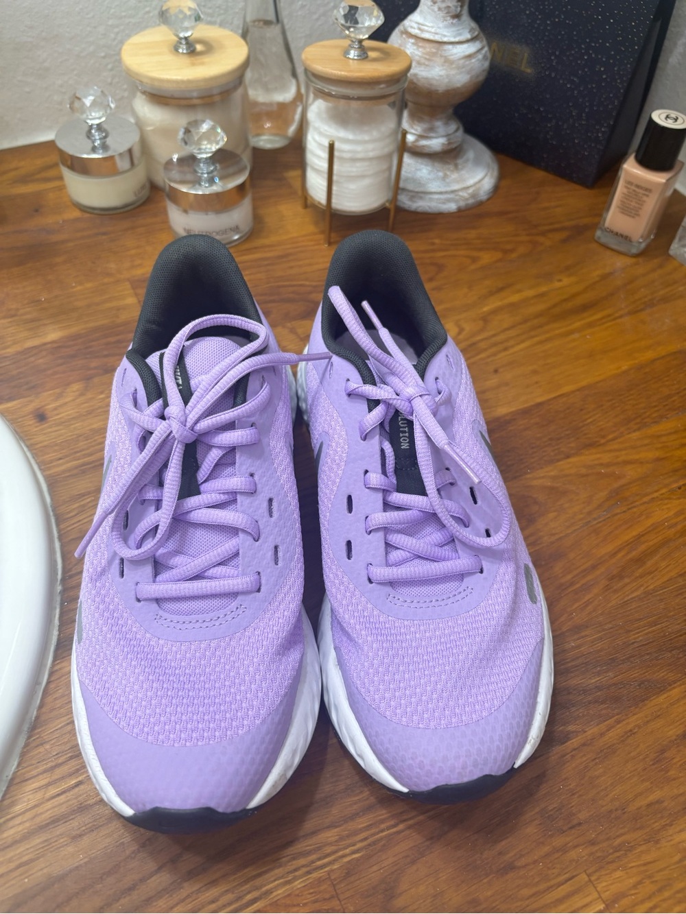 NIKE. Women’s Lavender Running Sneakers youth 5 women’s 6.5 worn twice.
